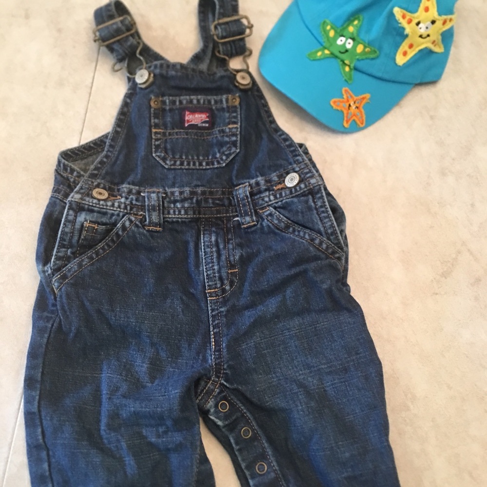 Old Navy Overalls size 0-3 months with hat